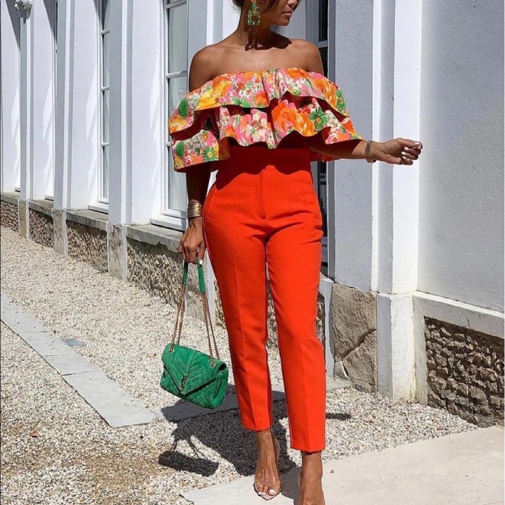 Zara Blogger favorite Limited Edition Floral Print Ruffle Crop Top.